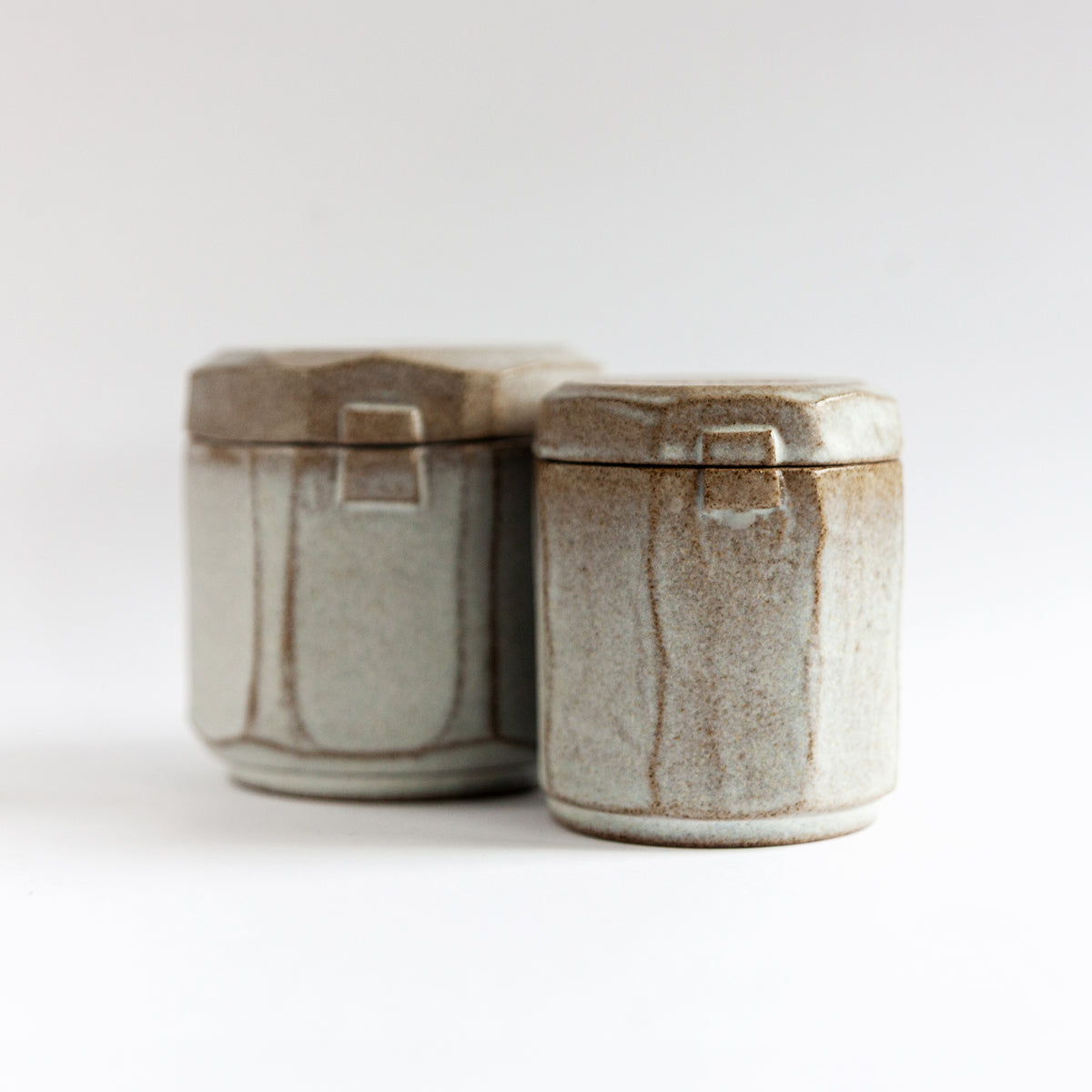 Frosted Pine 140 g candle in a handmade gray-white ceramic vessel
