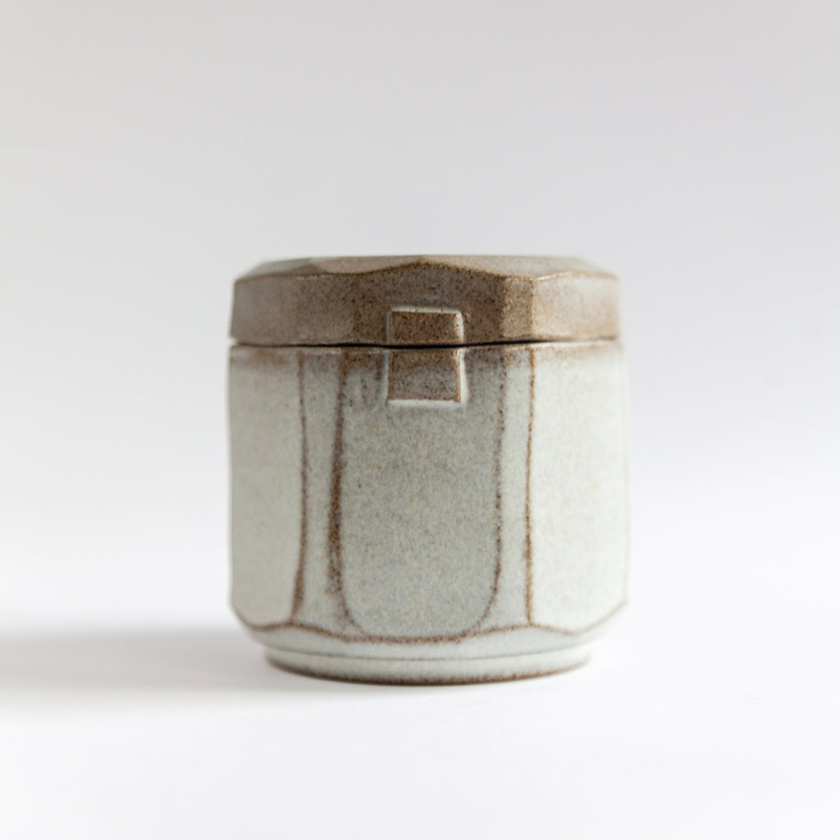 Frosted Pine 260 g candle in a handmade gray-white ceramic vessel