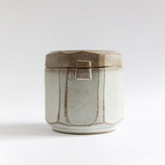 Frosted Pine 260 g candle in a handmade gray-white ceramic vessel