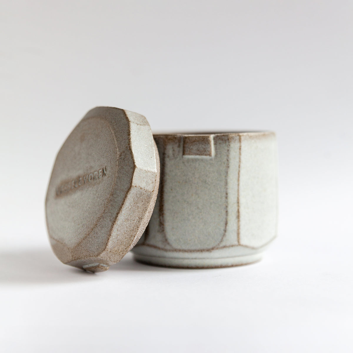 Frosted Pine 260 g candle in a handmade gray-white ceramic vessel